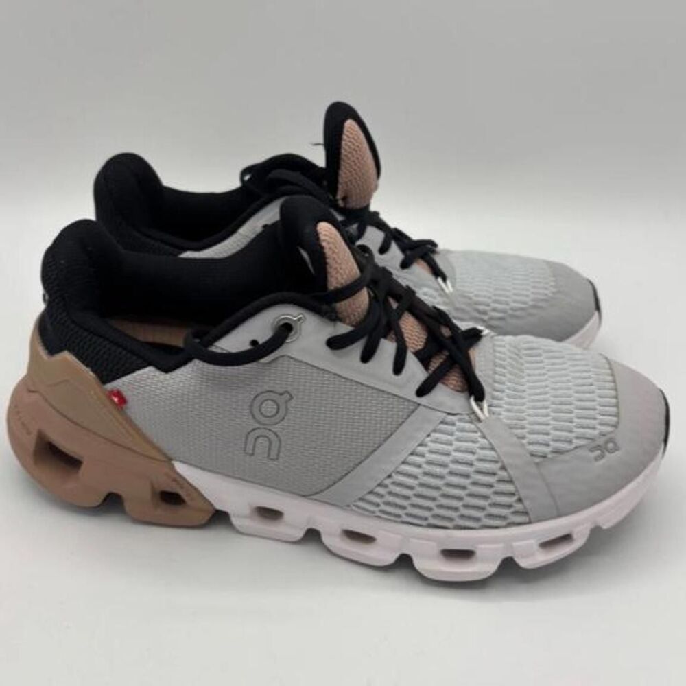 Women's On Cloud Size 7.5 Cloudflyer Glacier Rosebrown Tennis Shoes